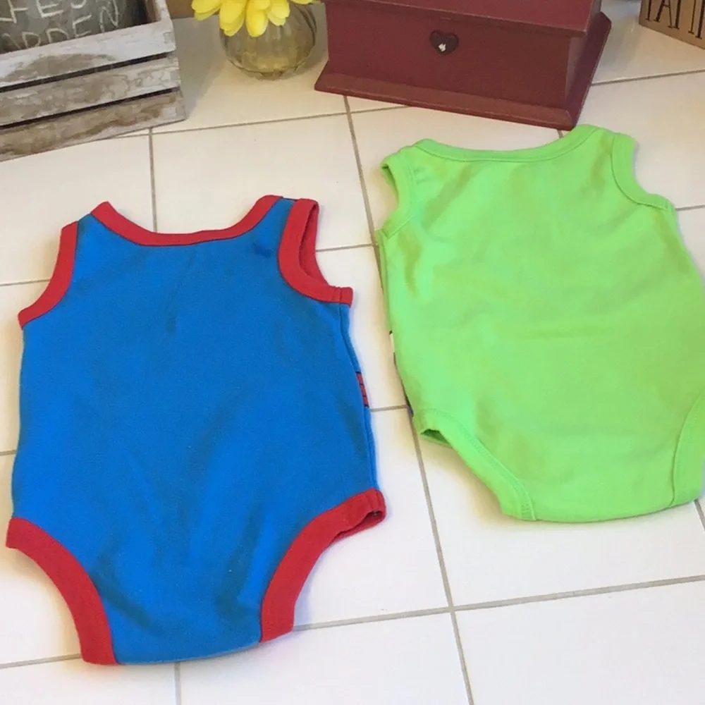‘Marvel’ Onesies of Spiderman and The Incredible Hulk (#8)